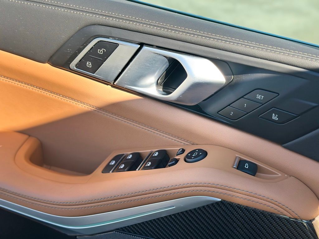 2025 BMW X5 M60i - Photo 15