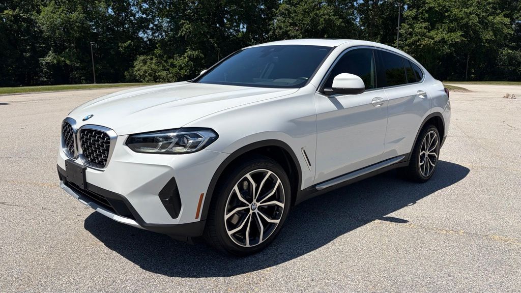 2022 BMW X4 xDrive30i's photo