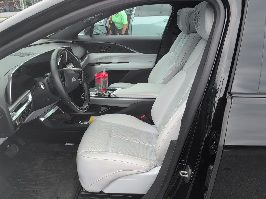 Used 2024 Cadillac LYRIQ Luxury SUV