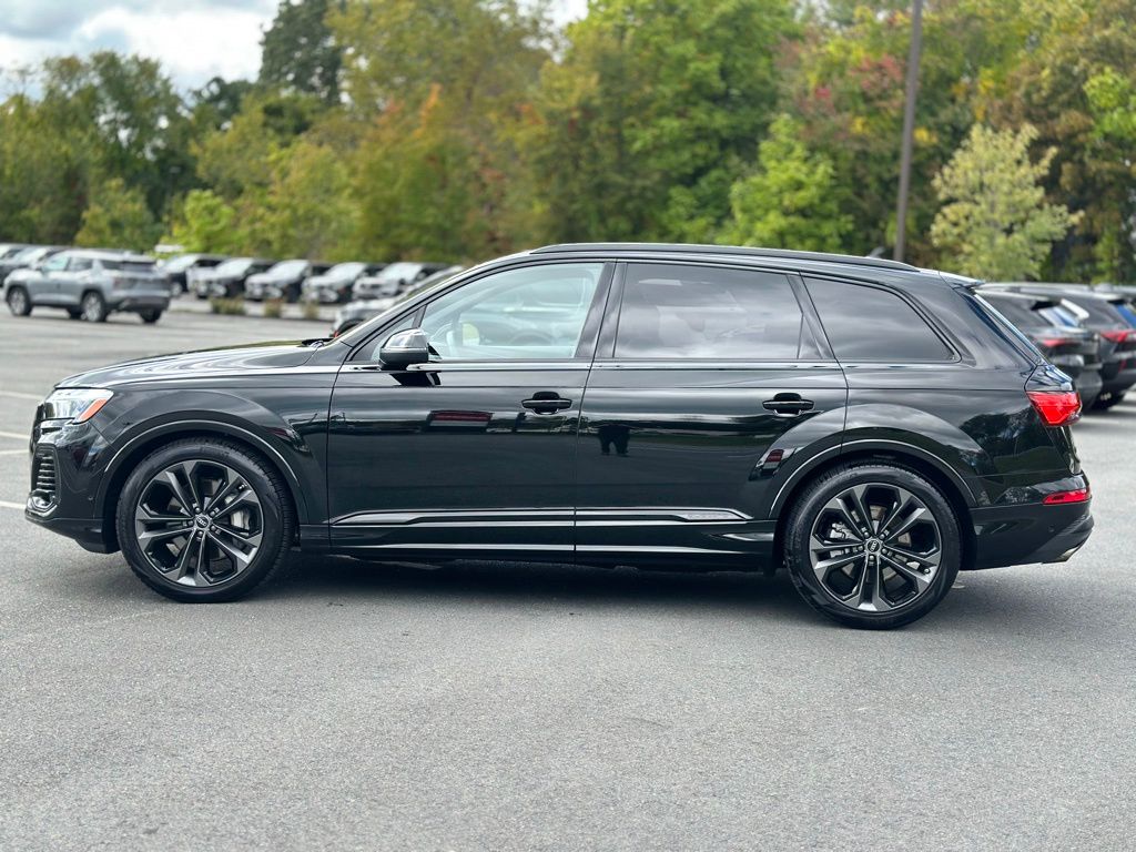 2025 Audi Q7 55 Premium Plus photo 2