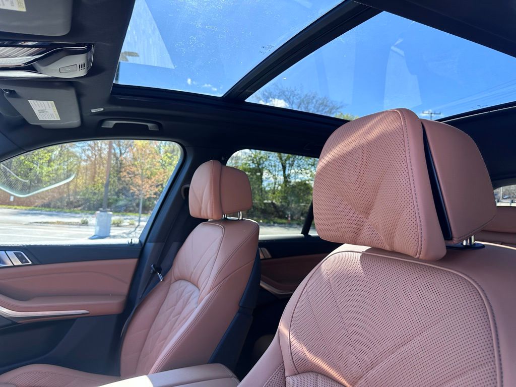 2025 BMW X5 M60i - Photo 12