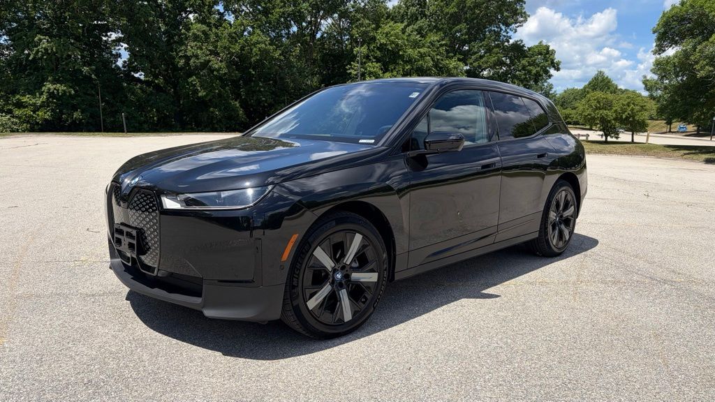 2024 BMW iX xDrive50's photo