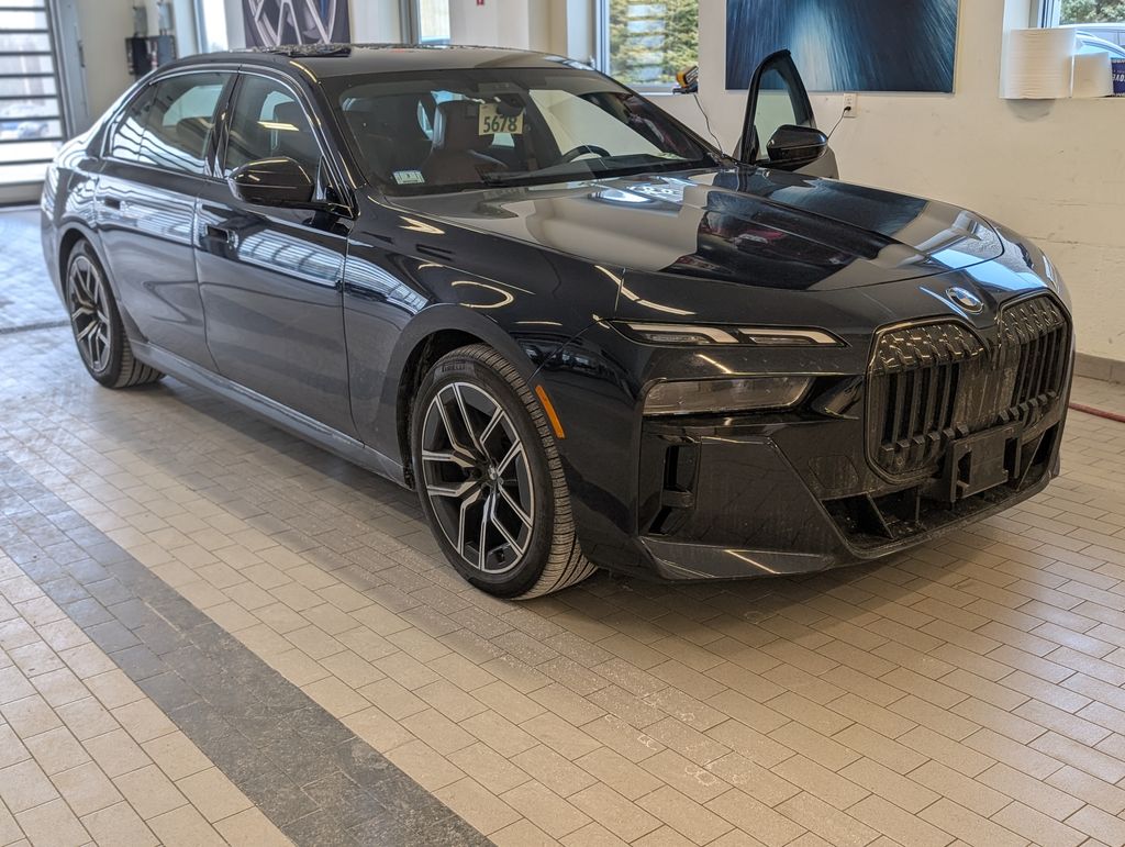 2025 BMW 7 Series 740i's photo