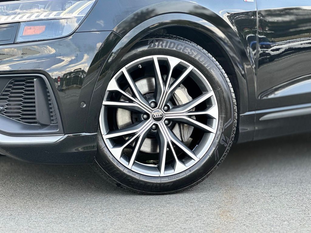2023 Audi Q8 55 Prestige photo 2