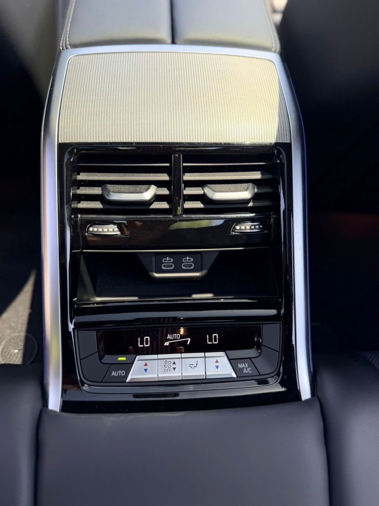 2025 BMW 8 Series 840i - Photo 20