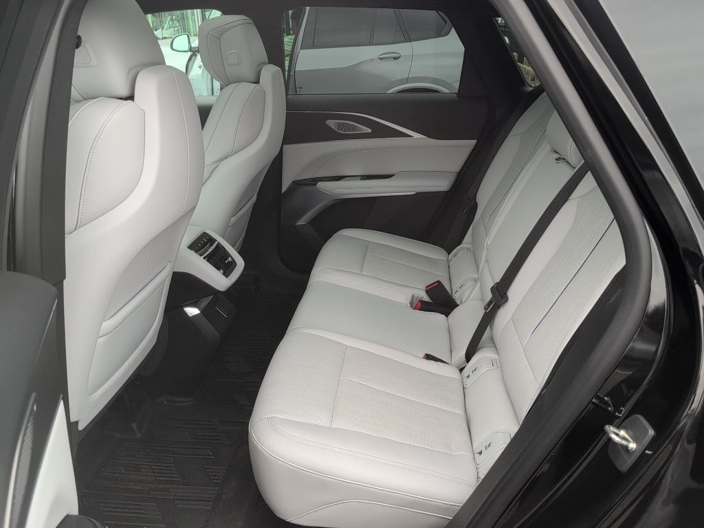 Used 2024 Cadillac LYRIQ Luxury SUV