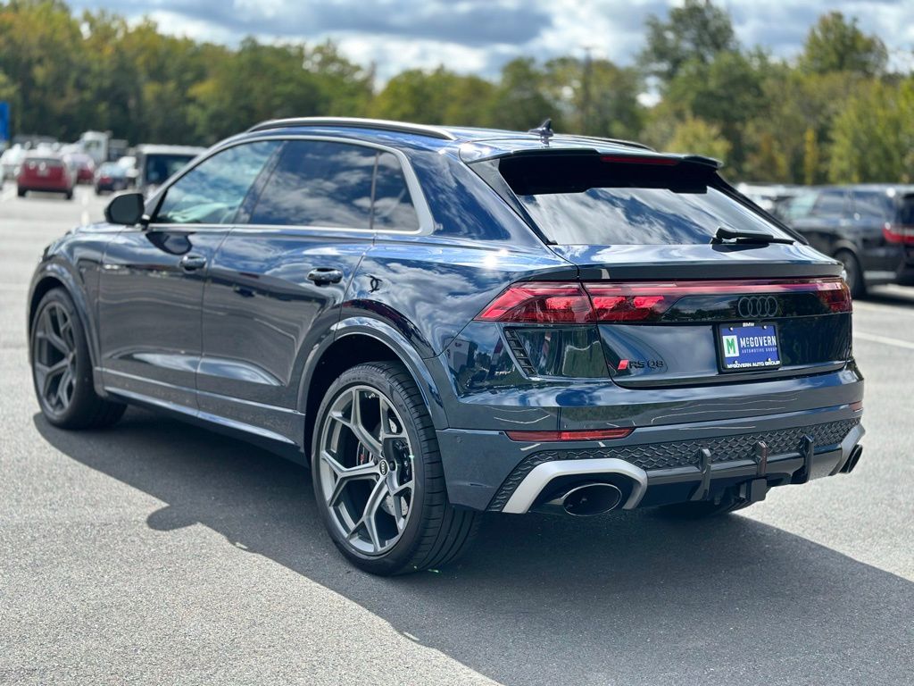 2025 Audi RS Q8 photo 3