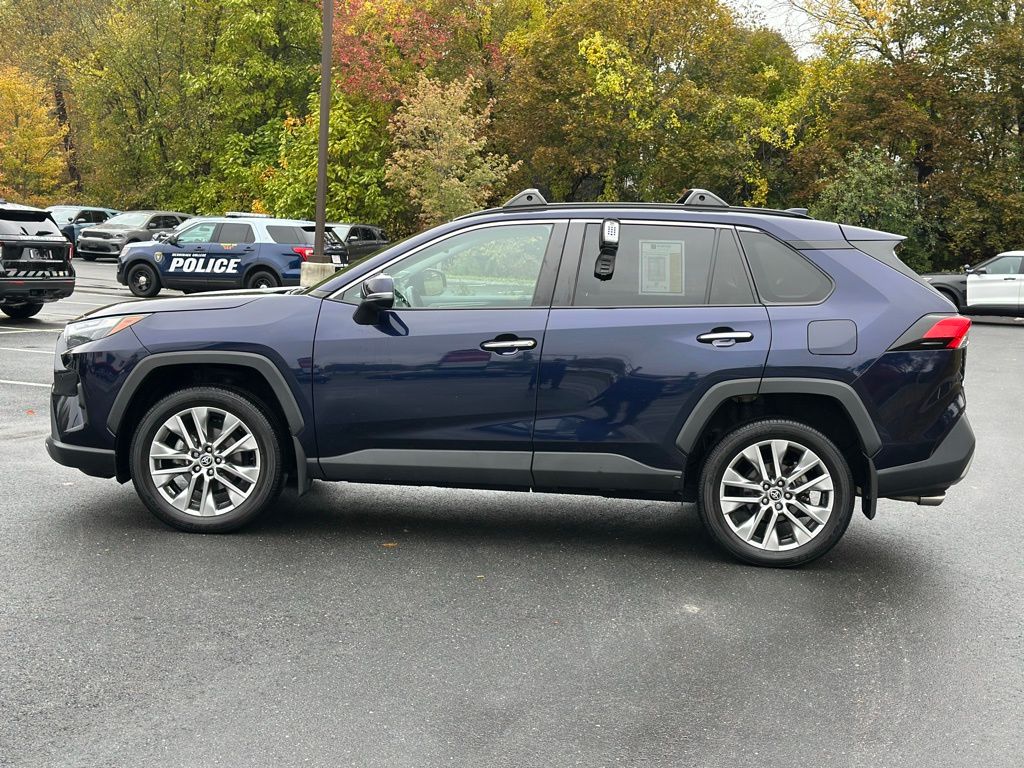 2022 Toyota RAV4 Limited photo 2