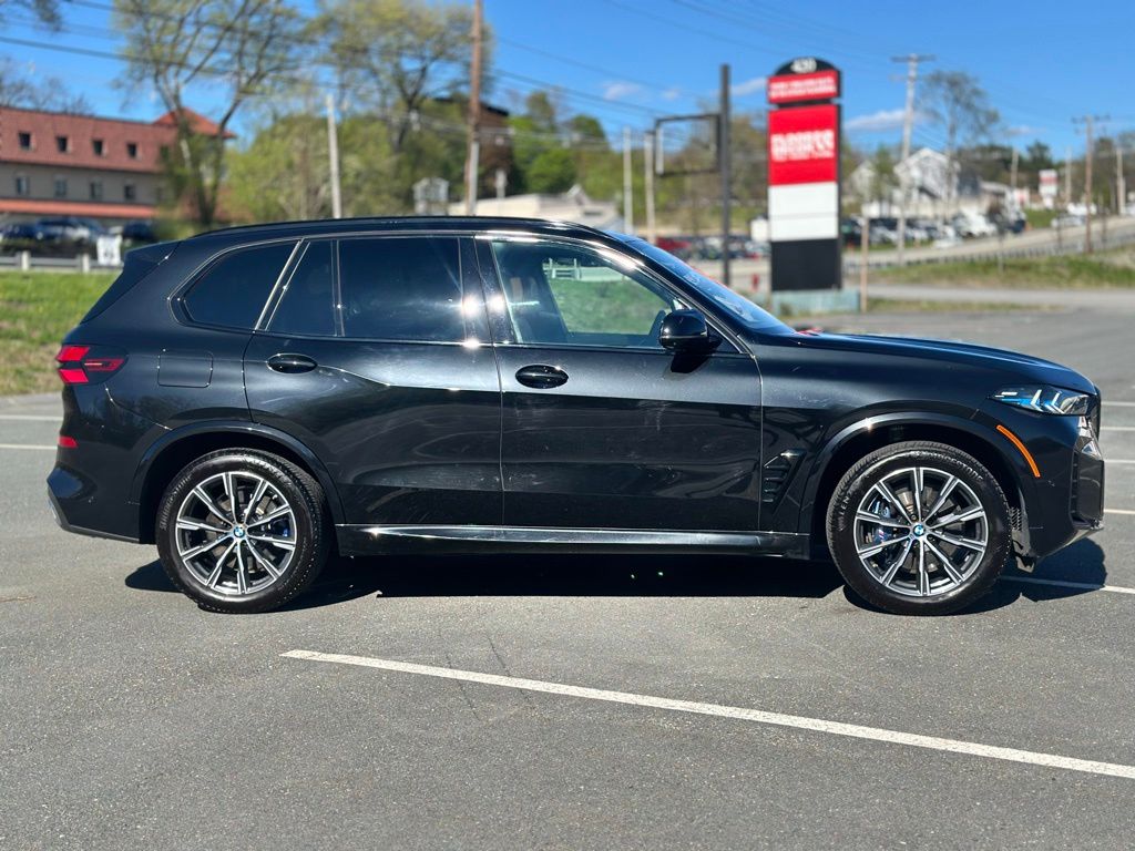 2025 BMW X5 M60i - Photo 5