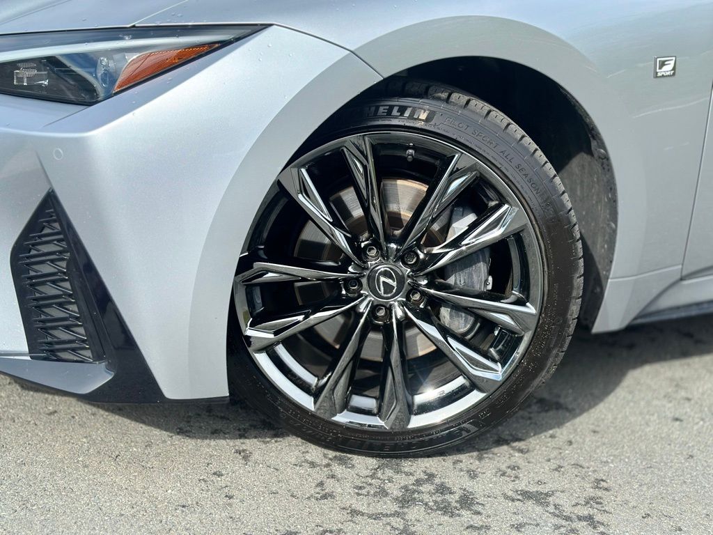2023 Lexus IS 350 F SPORT photo 2