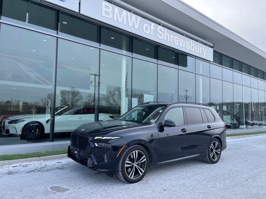 2025 BMW X7 40i's photo