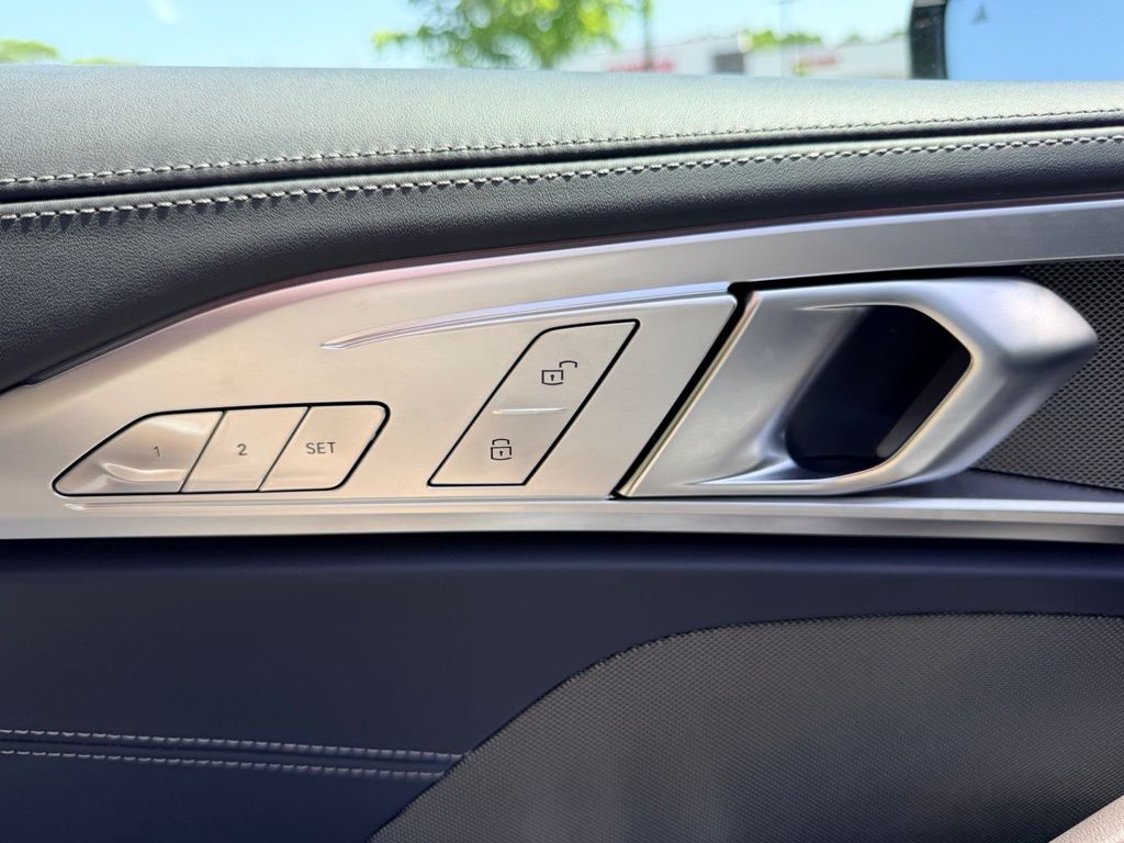 2025 BMW 8 Series 840i - Photo 16