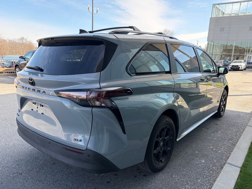 Used 2025 Toyota Sienna Woodland Edition Minivan/Van