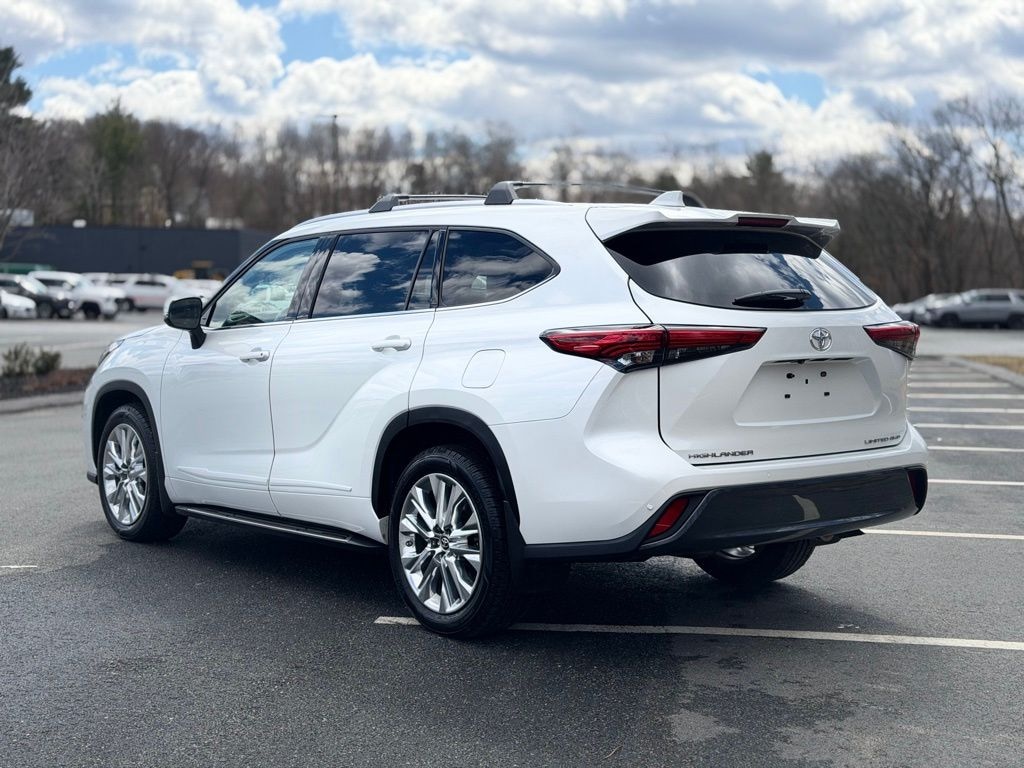 Used 2023 Toyota Highlander L SUV