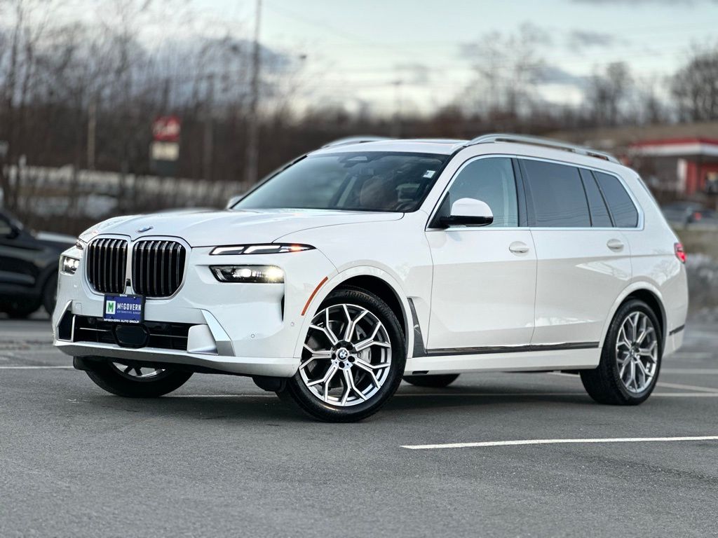 2025 BMW X7 40i's photo