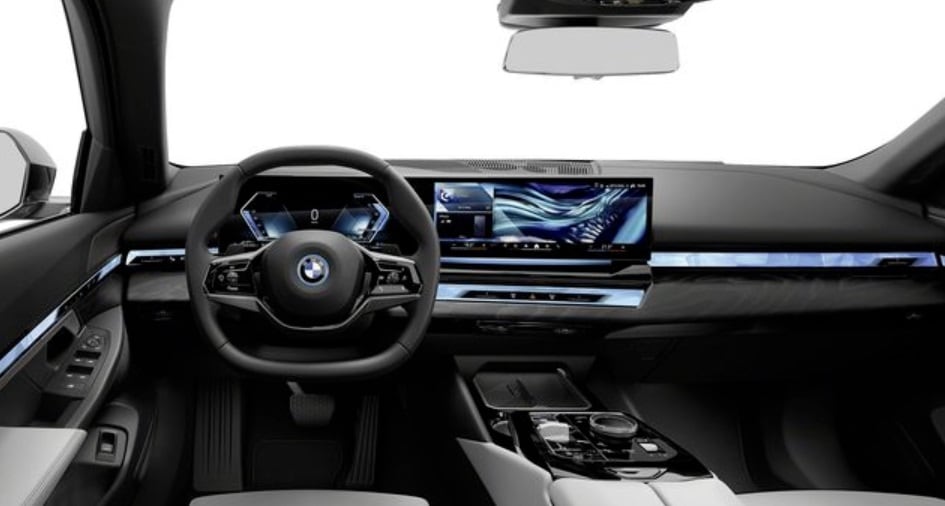 BMW 550e interior and technology