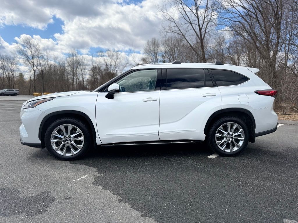 Used 2023 Toyota Highlander L SUV