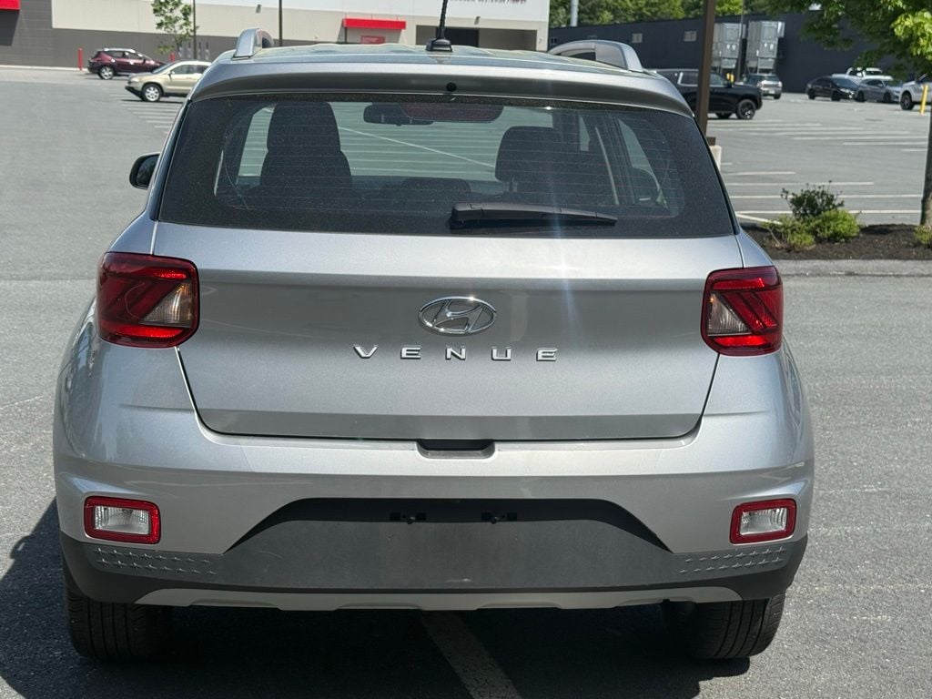 Used 2024 Hyundai Venue SEL SUV