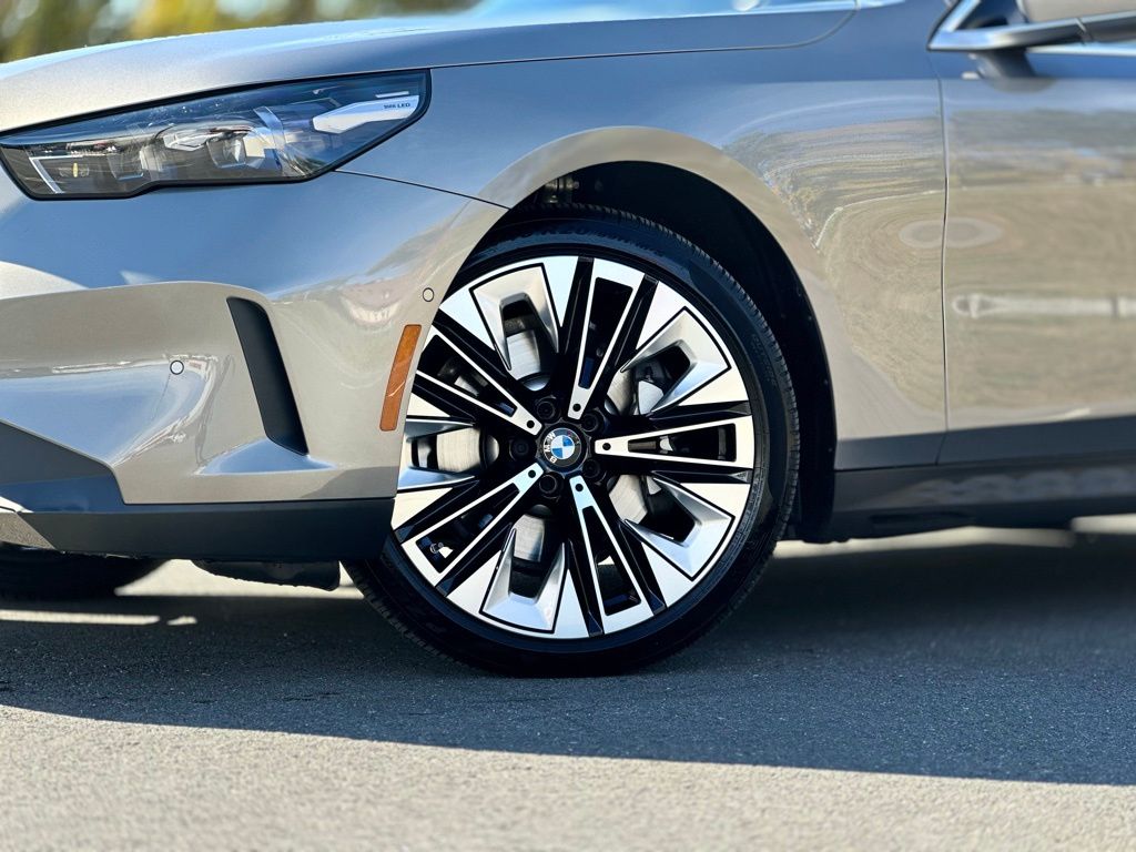 2025 Bmw 530i xDrive photo 2