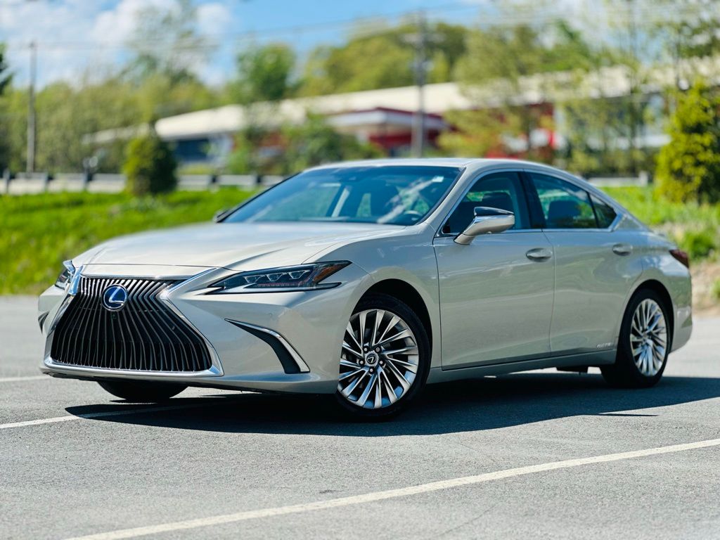 2021 Lexus ES 300h 300h Luxury's photo