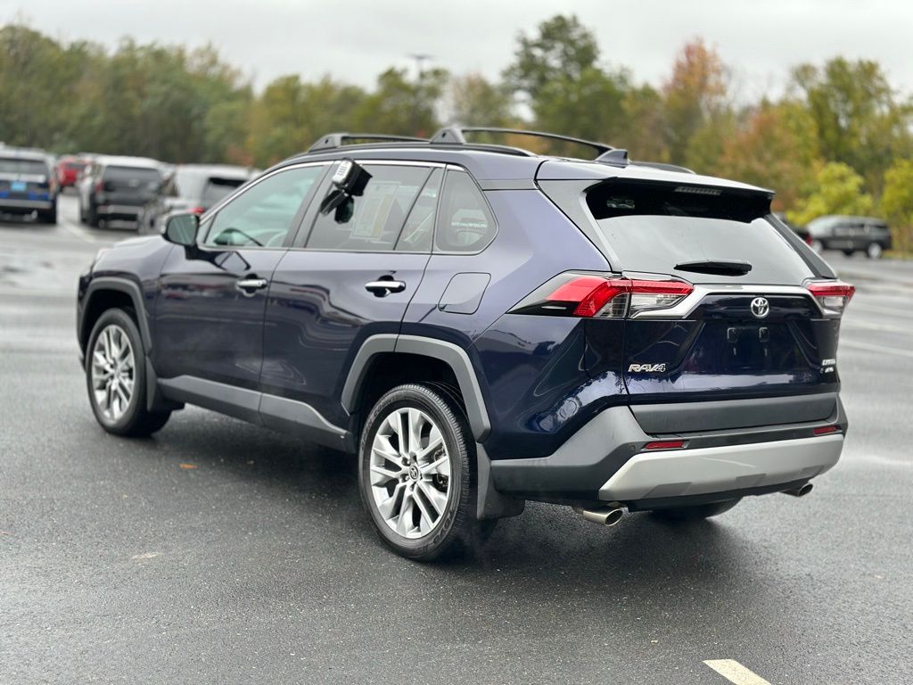 2022 Toyota RAV4 Limited photo 3