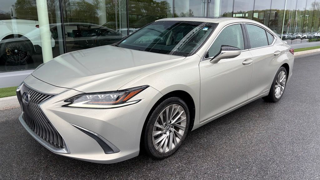 2021 Lexus ES 300h 300h Luxury's photo