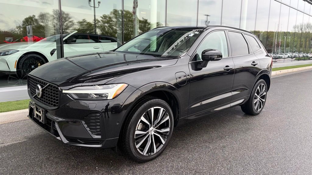 2023 Volvo XC60 T8 Plus Dark Theme AWD's photo