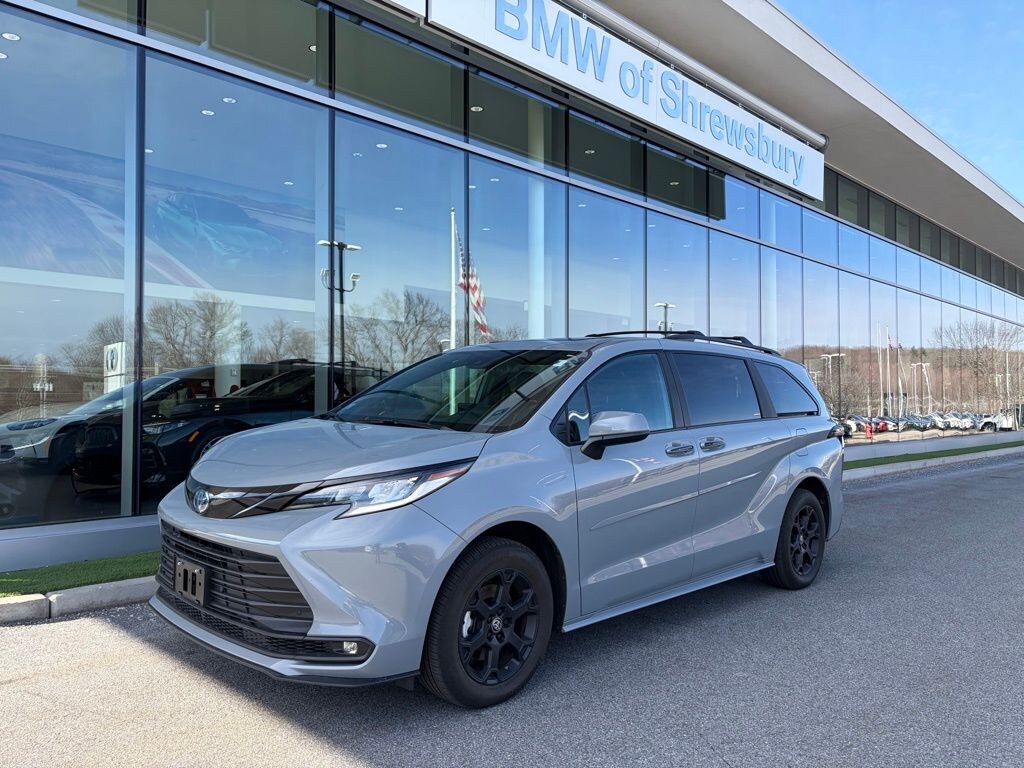 Used 2025 Toyota Sienna Woodland Edition Minivan/Van