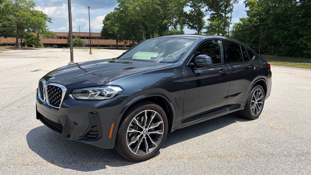 2023 BMW X4 xDrive30i's photo