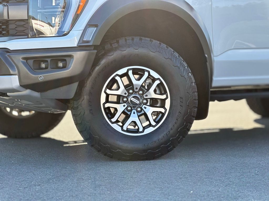 2023 Ford F-150 Raptor photo 2