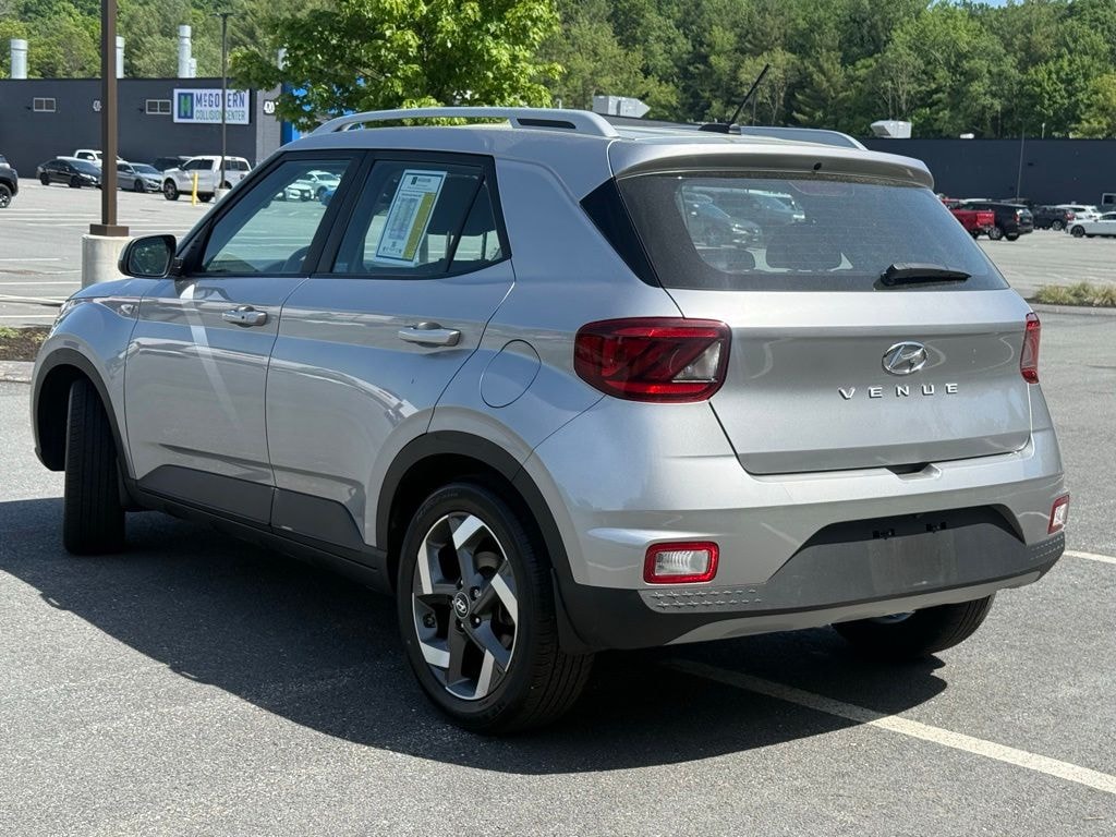 Used 2024 Hyundai Venue SEL SUV