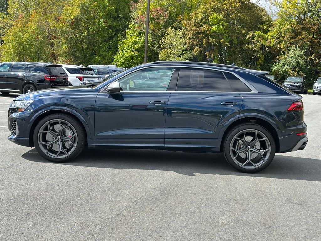 2025 Audi RS Q8 photo 2
