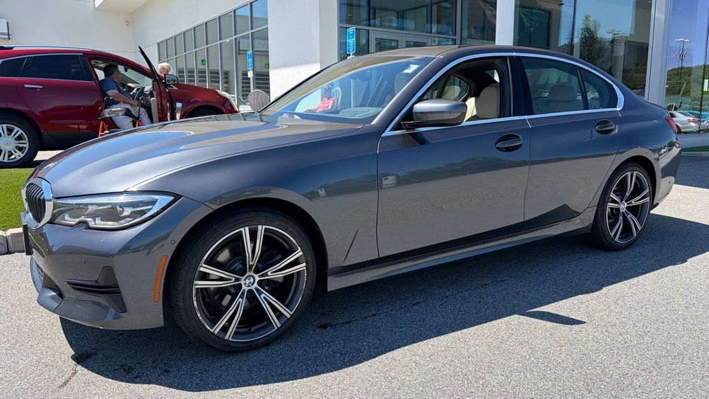 2019 BMW 3 Series 330i xDrive Sedan's photo