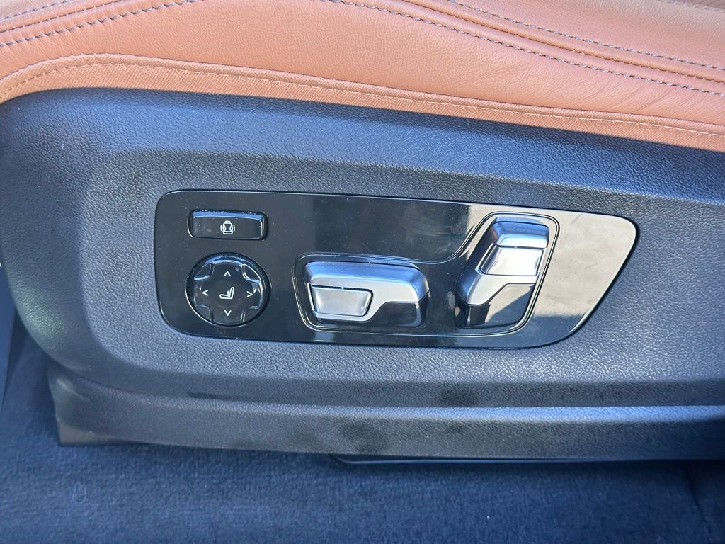 2025 BMW X5 M60i - Photo 13