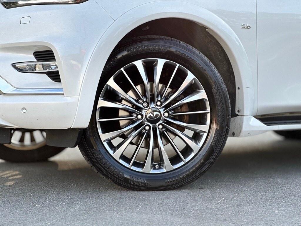 2019 Infiniti QX80 Luxe photo 2