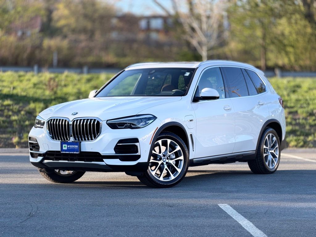 2023 BMW X5 xDrive45e's photo