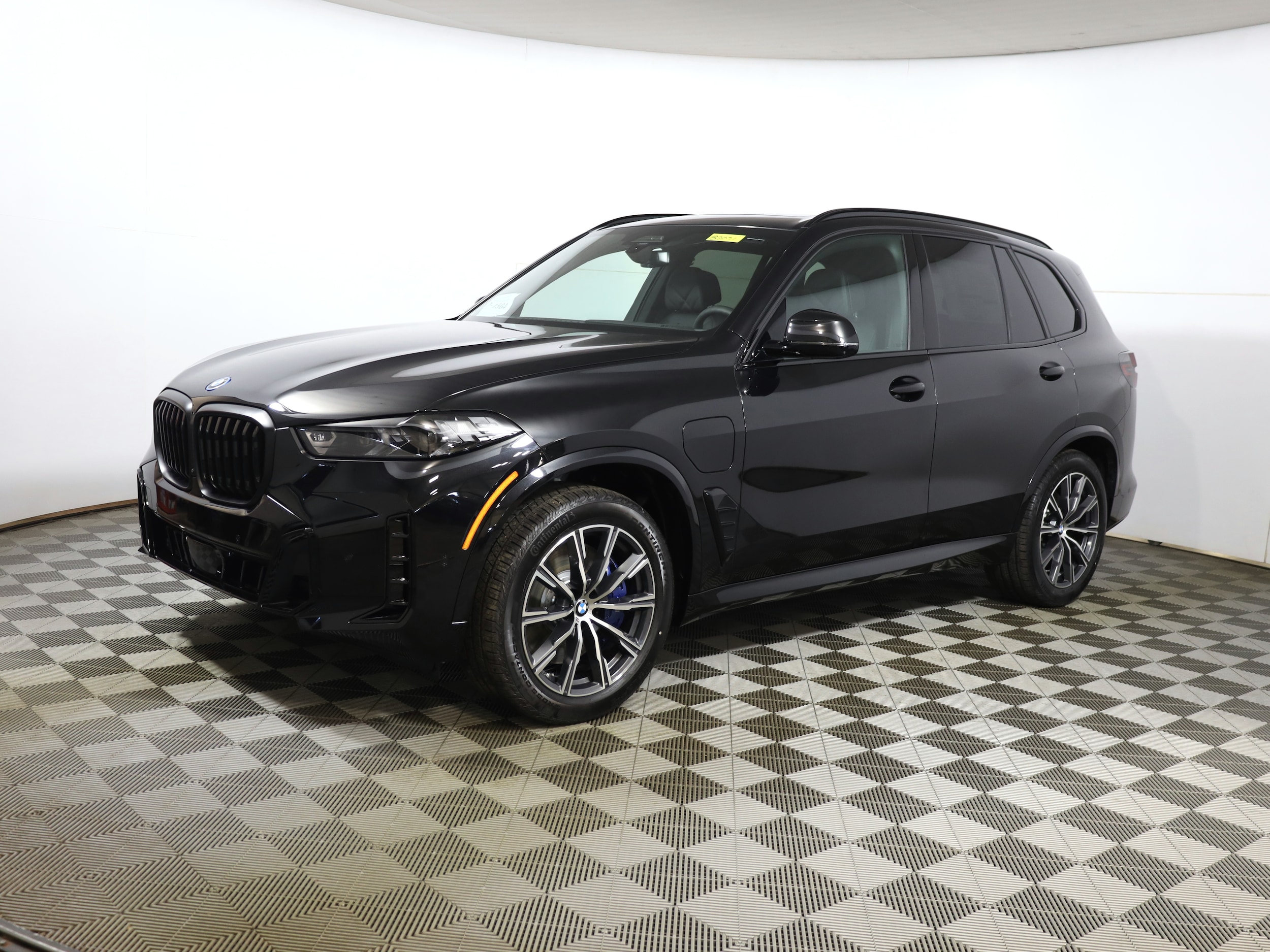 2026 BMW X5 xDrive50e's photo