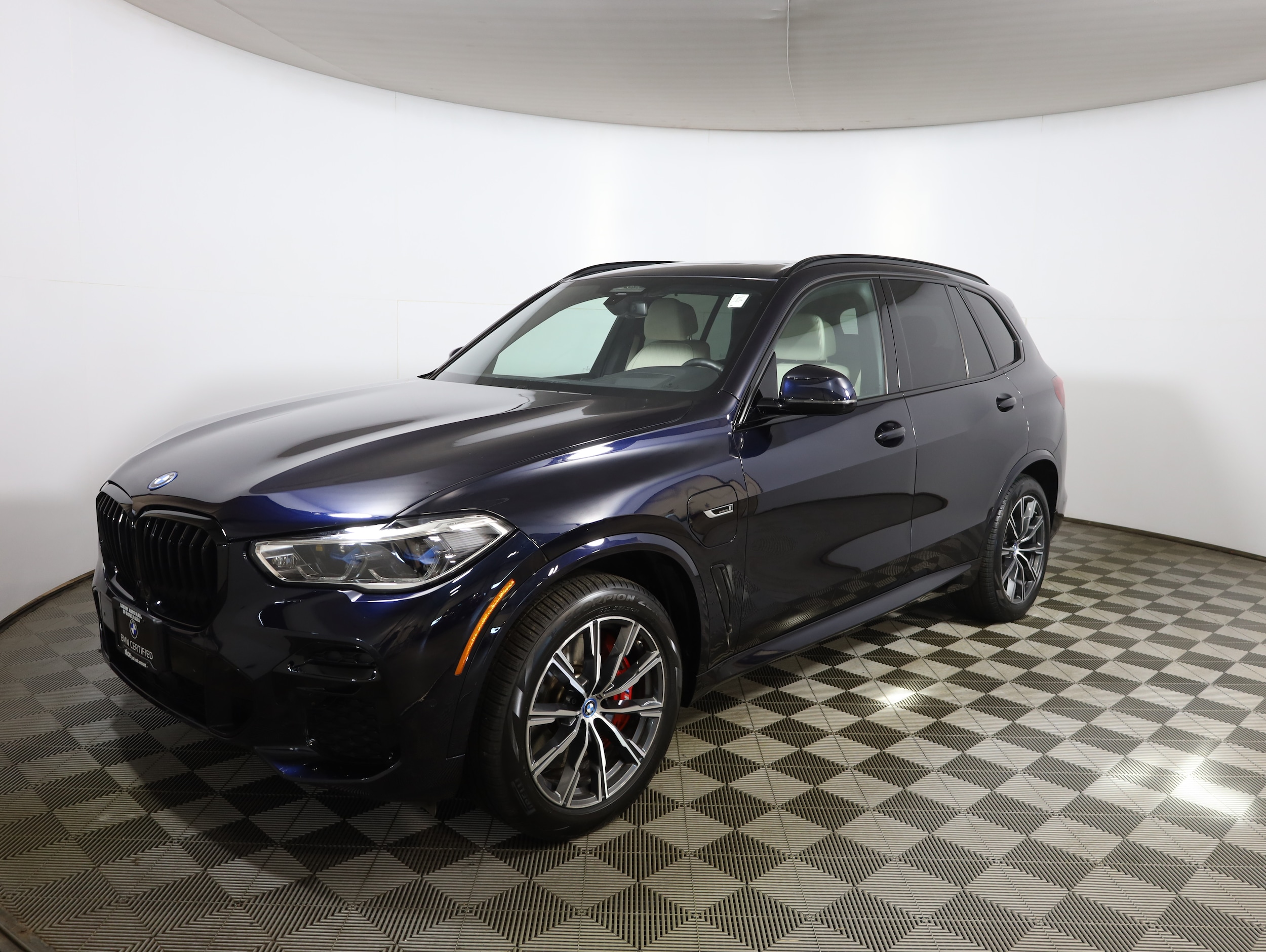 2023 BMW X5 xDrive45e's photo