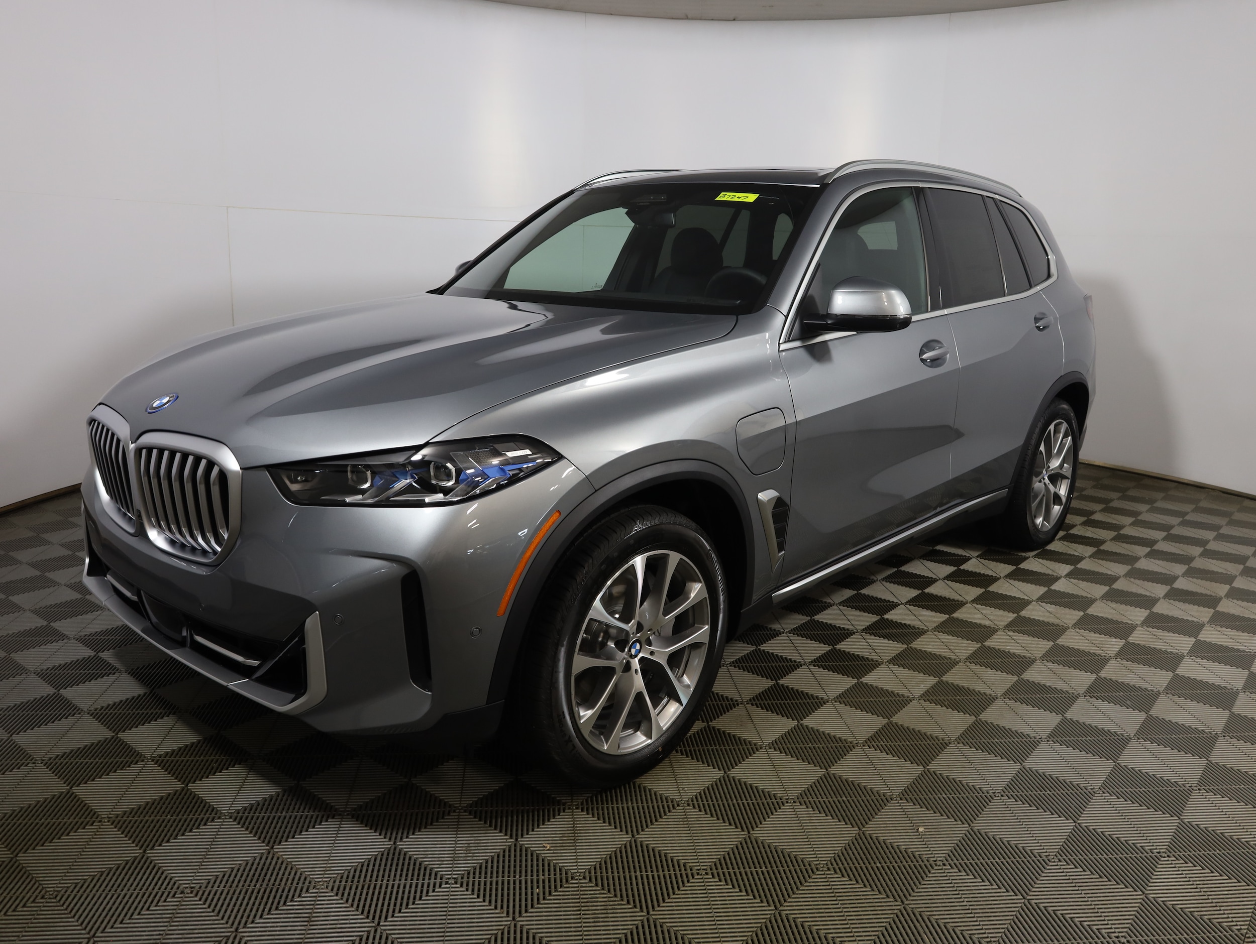 2026 BMW X5 xDrive50e's photo