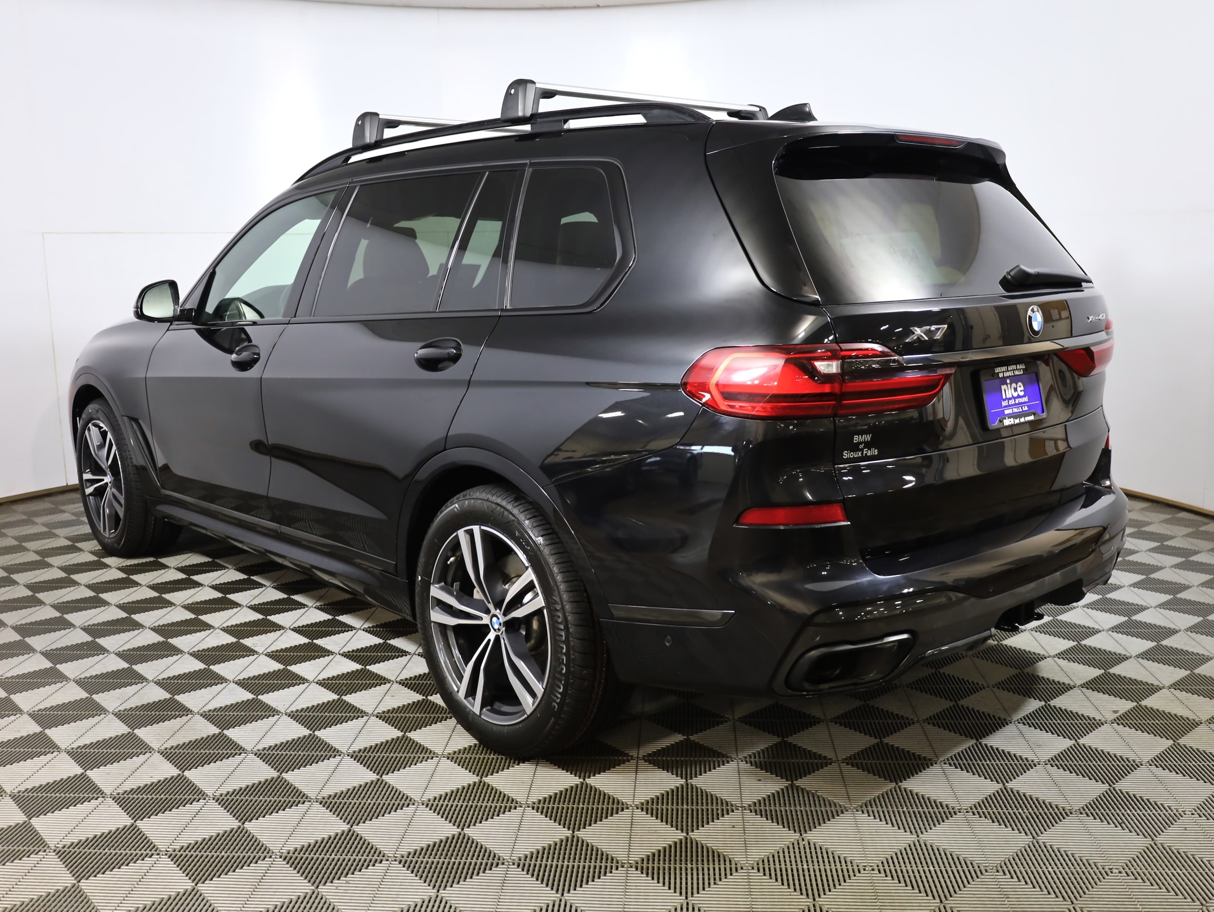 Used 2021 BMW X7 40i with VIN 5UXCW2C01M9G53295 for sale in Sioux Falls, SD