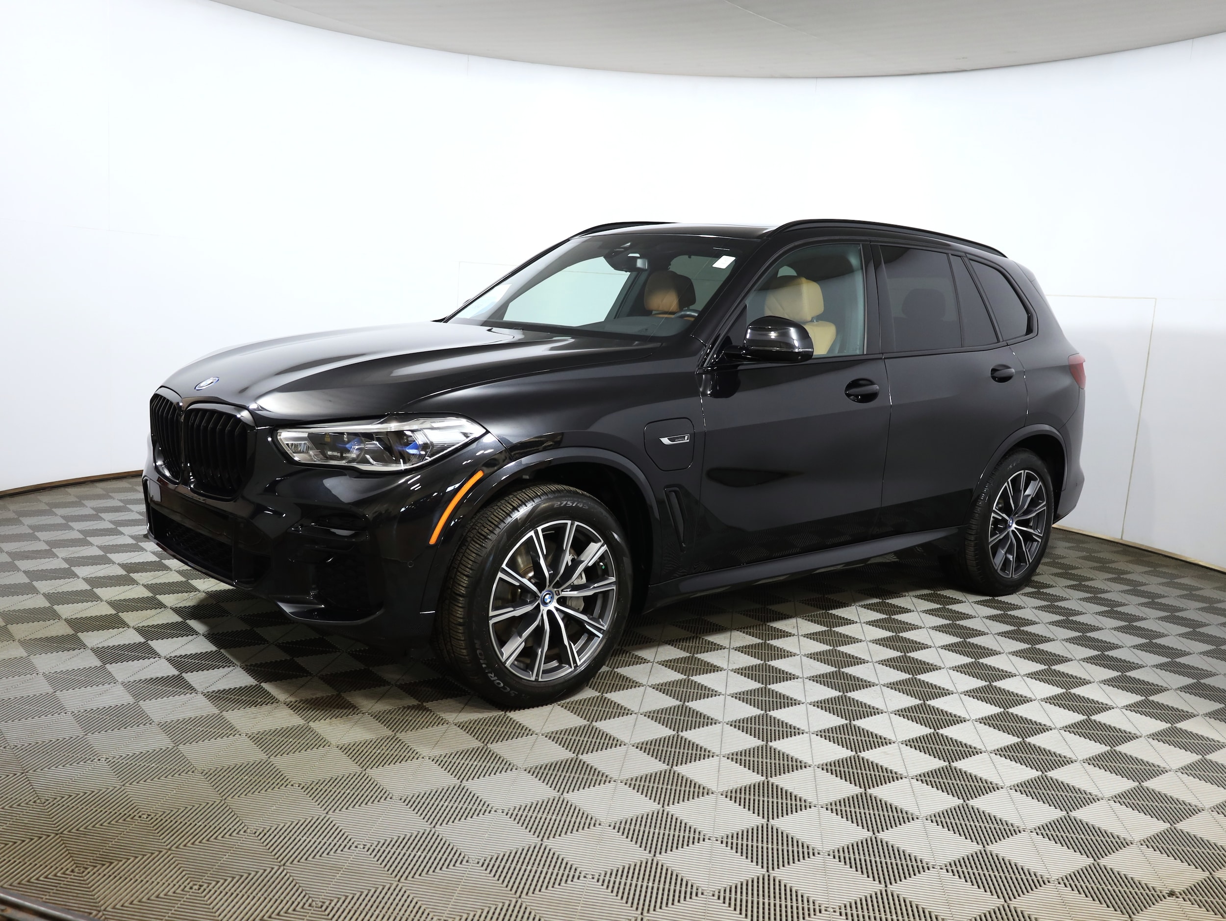 2023 BMW X5 45e's photo