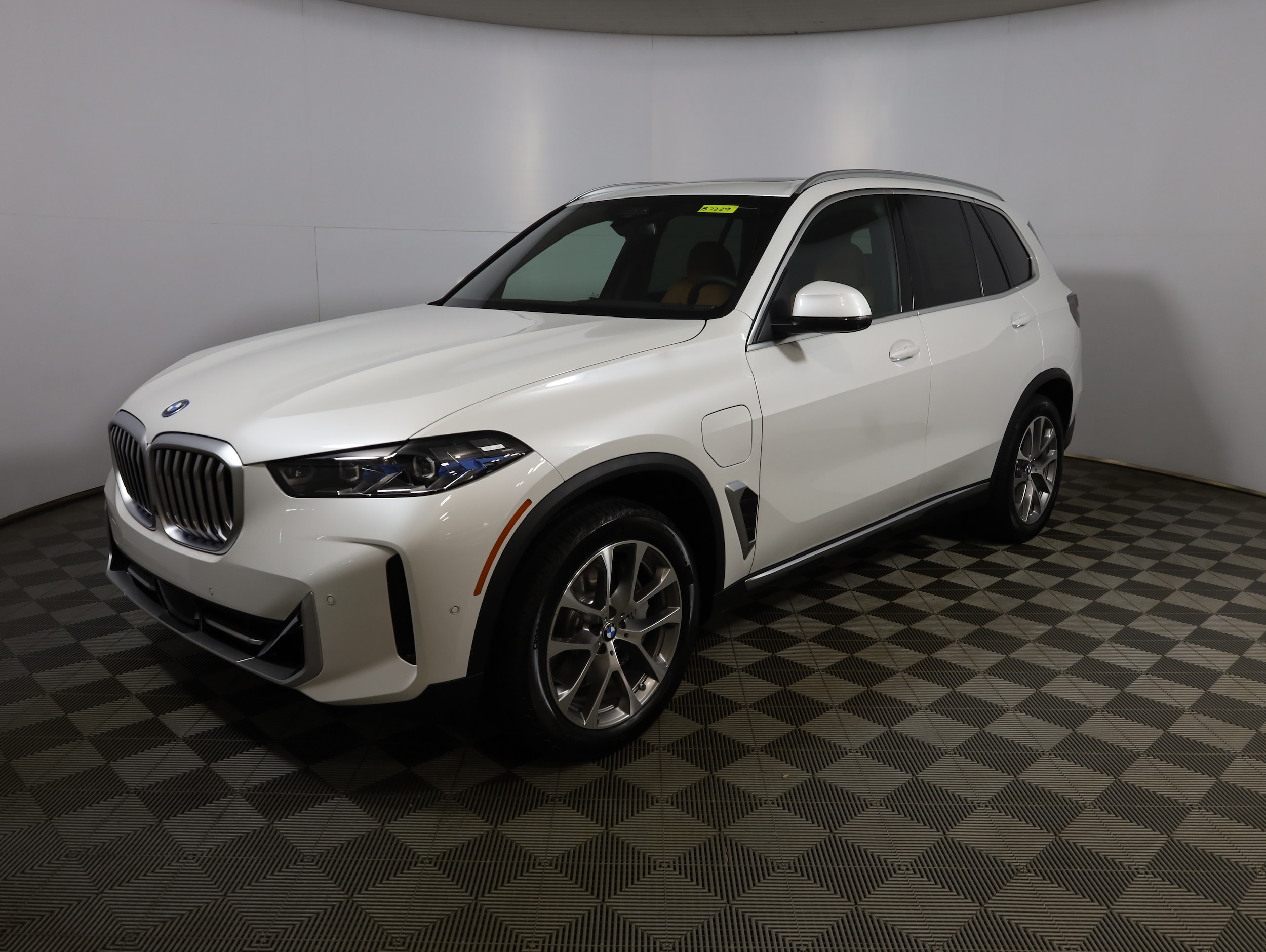 2026 BMW X5 xDrive50e's photo