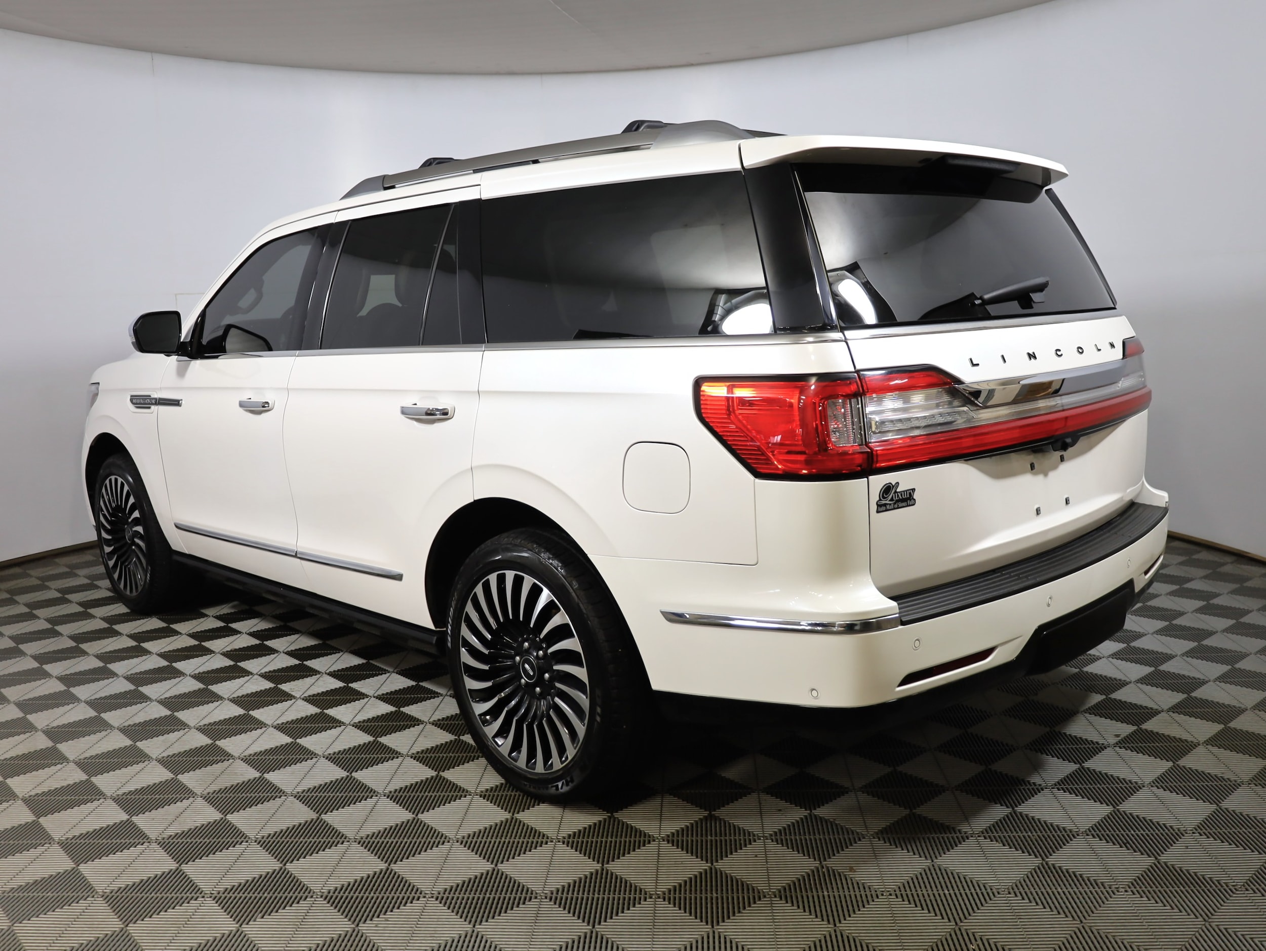 Used 2018 Lincoln Navigator Black Label with VIN 5LMJJ2TTXJEL19440 for sale in Sioux Falls, SD