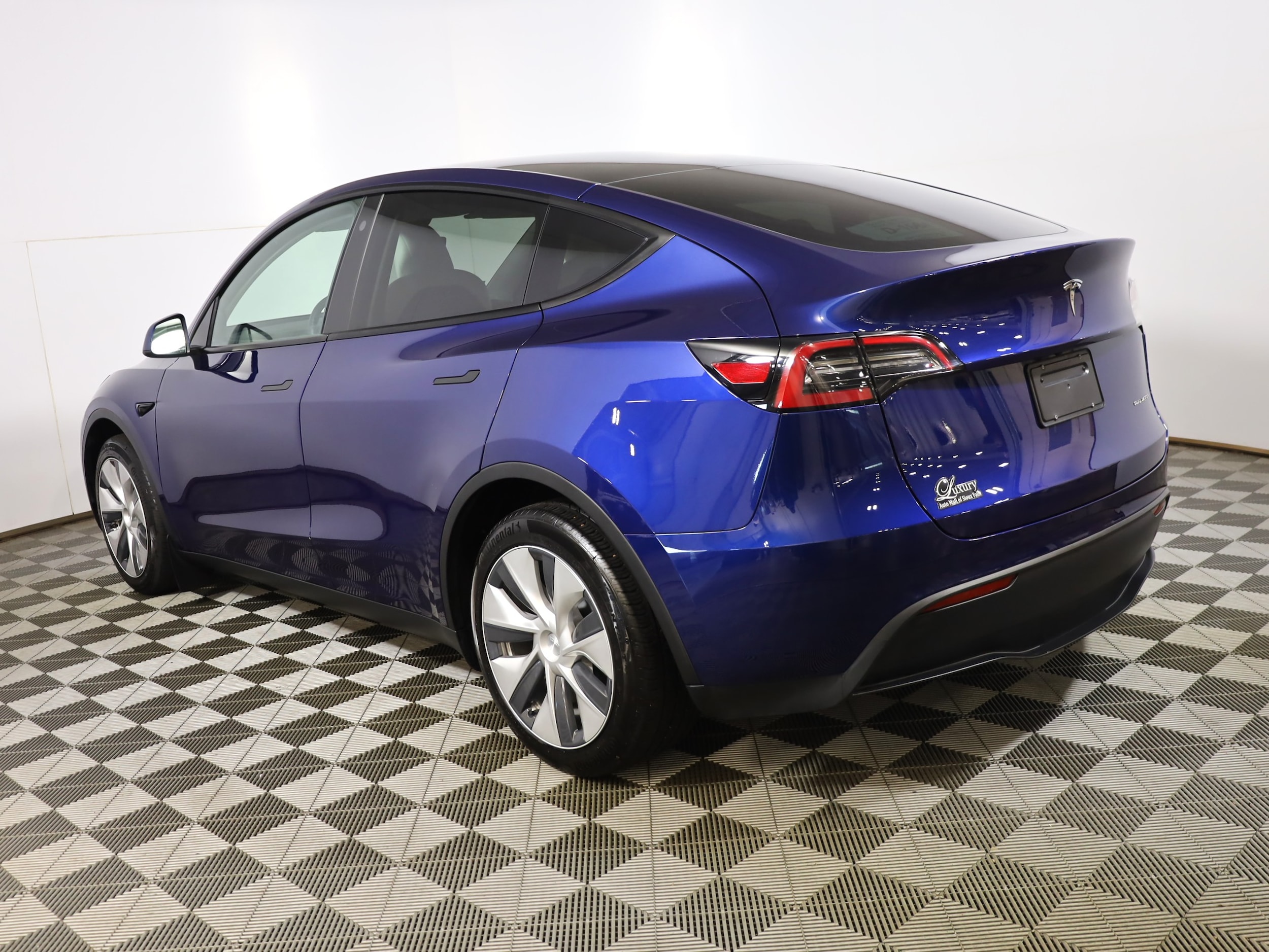 Used 2023 Tesla Model Y Long Range with VIN 7SAYGDEEXPF607581 for sale in Sioux Falls, SD