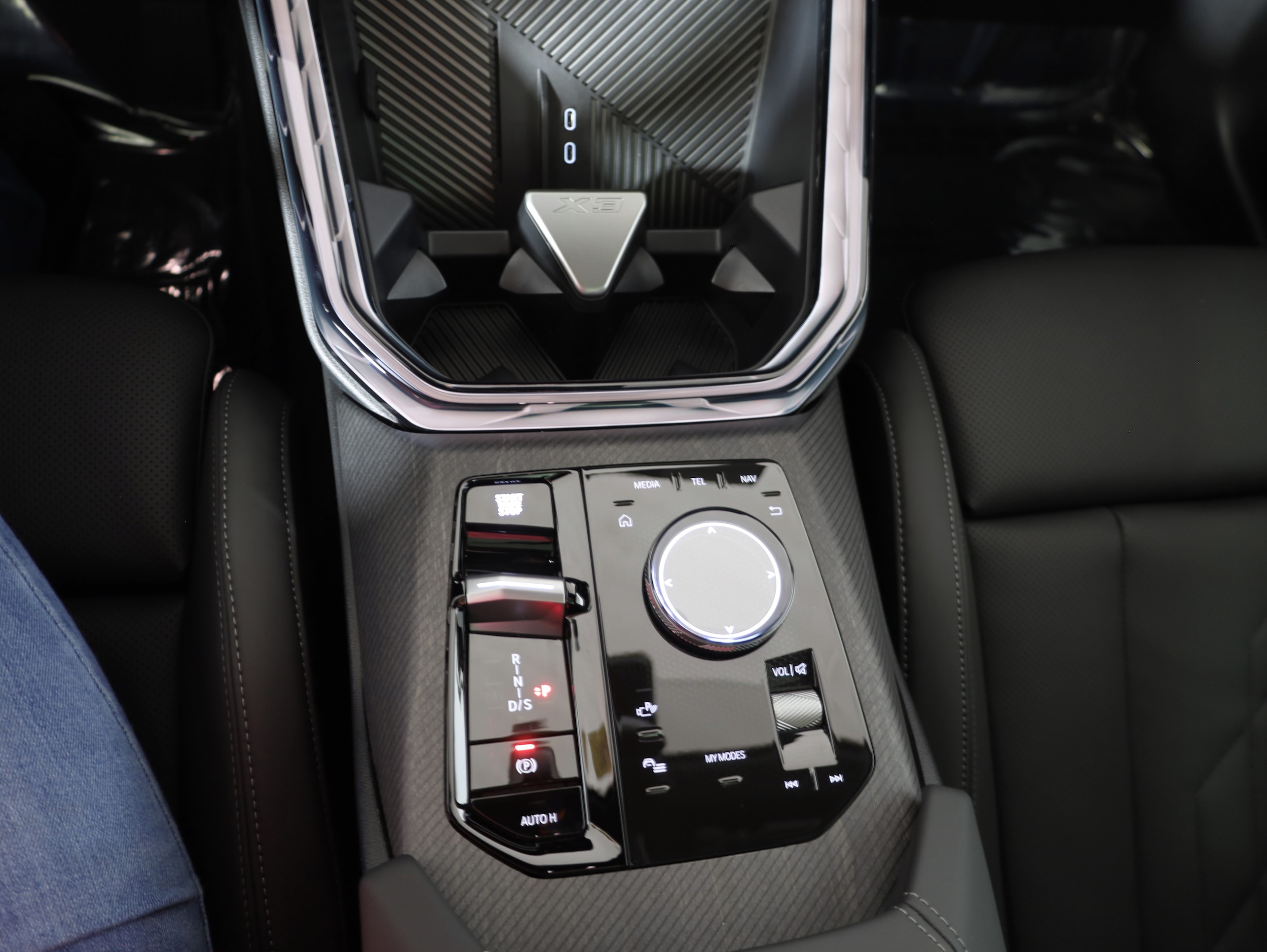 2026 BMW X3 30 - Photo 14