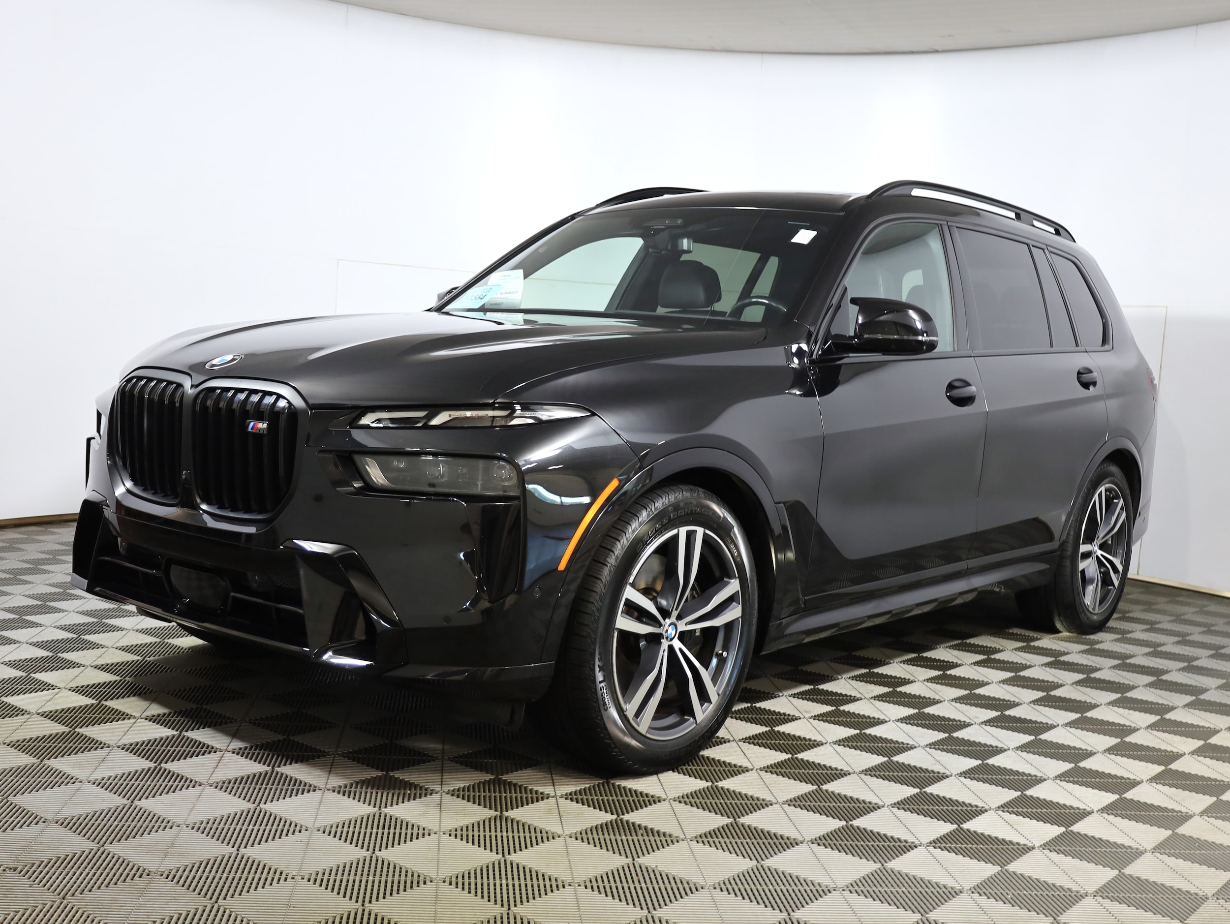 2023 BMW X7 M60i