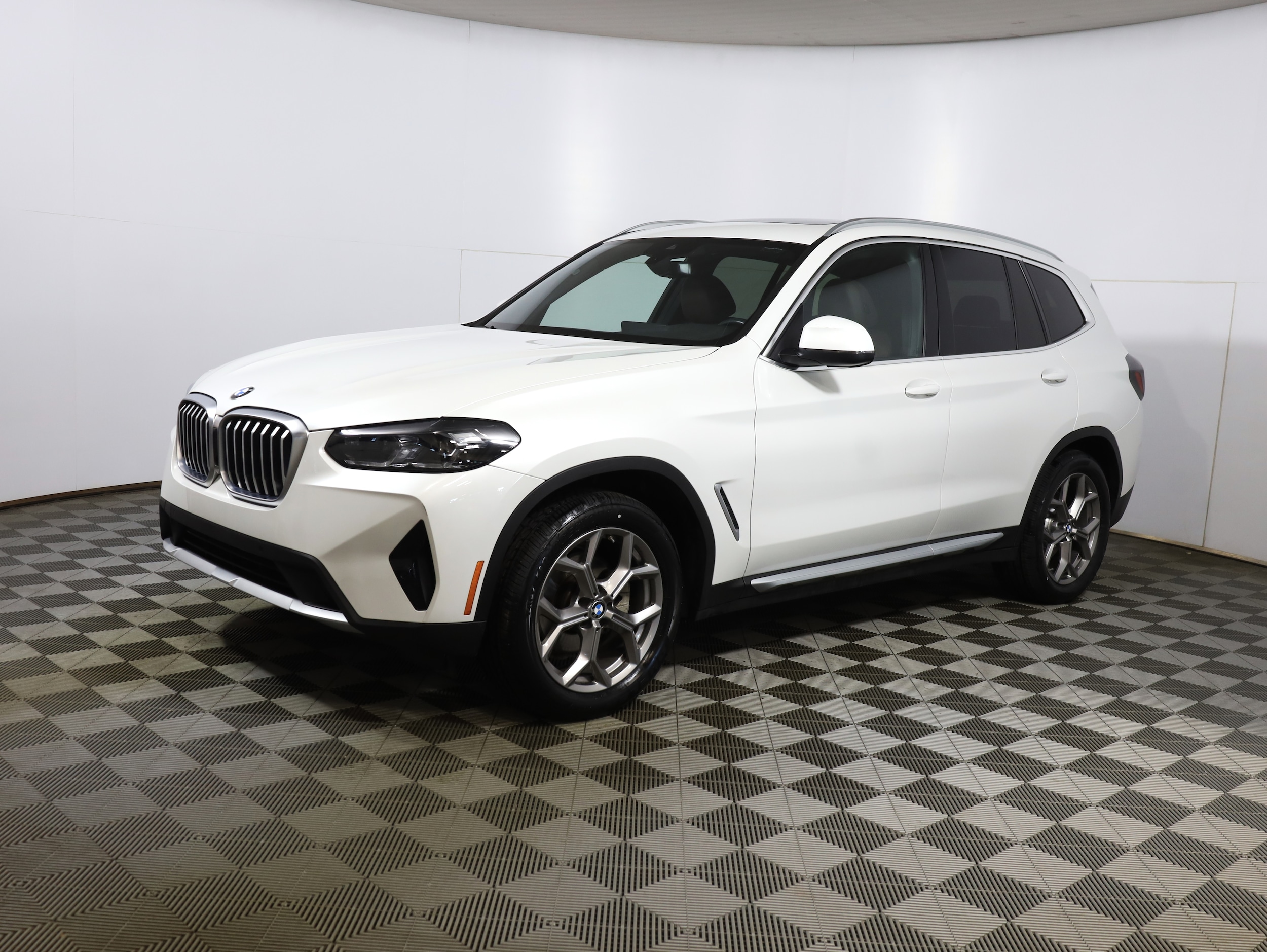 2022 BMW X3 30i's photo