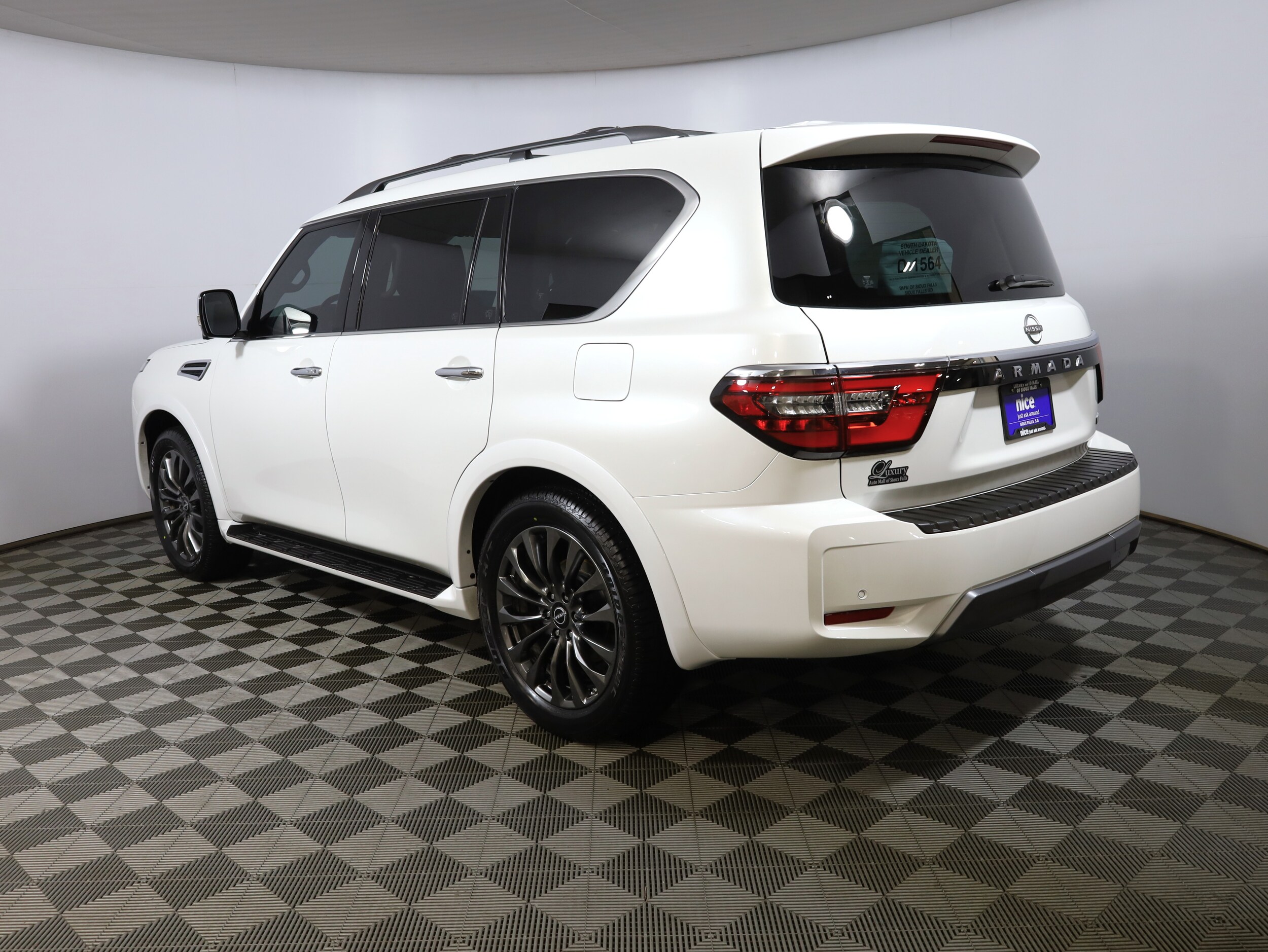 2023 Nissan Armada Platinum photo 2