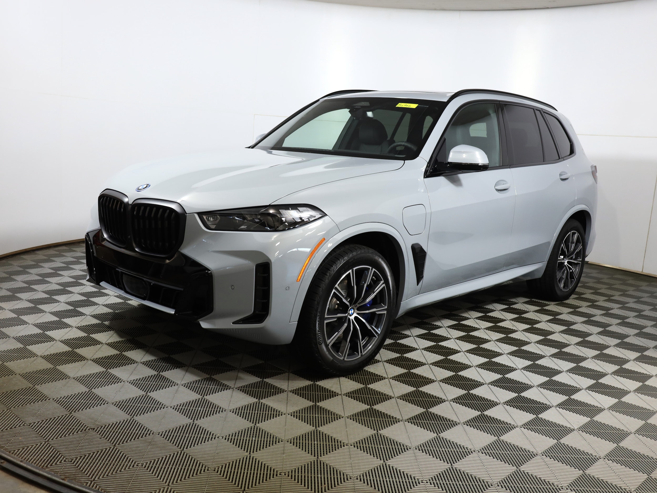 2026 BMW X5 50e's photo