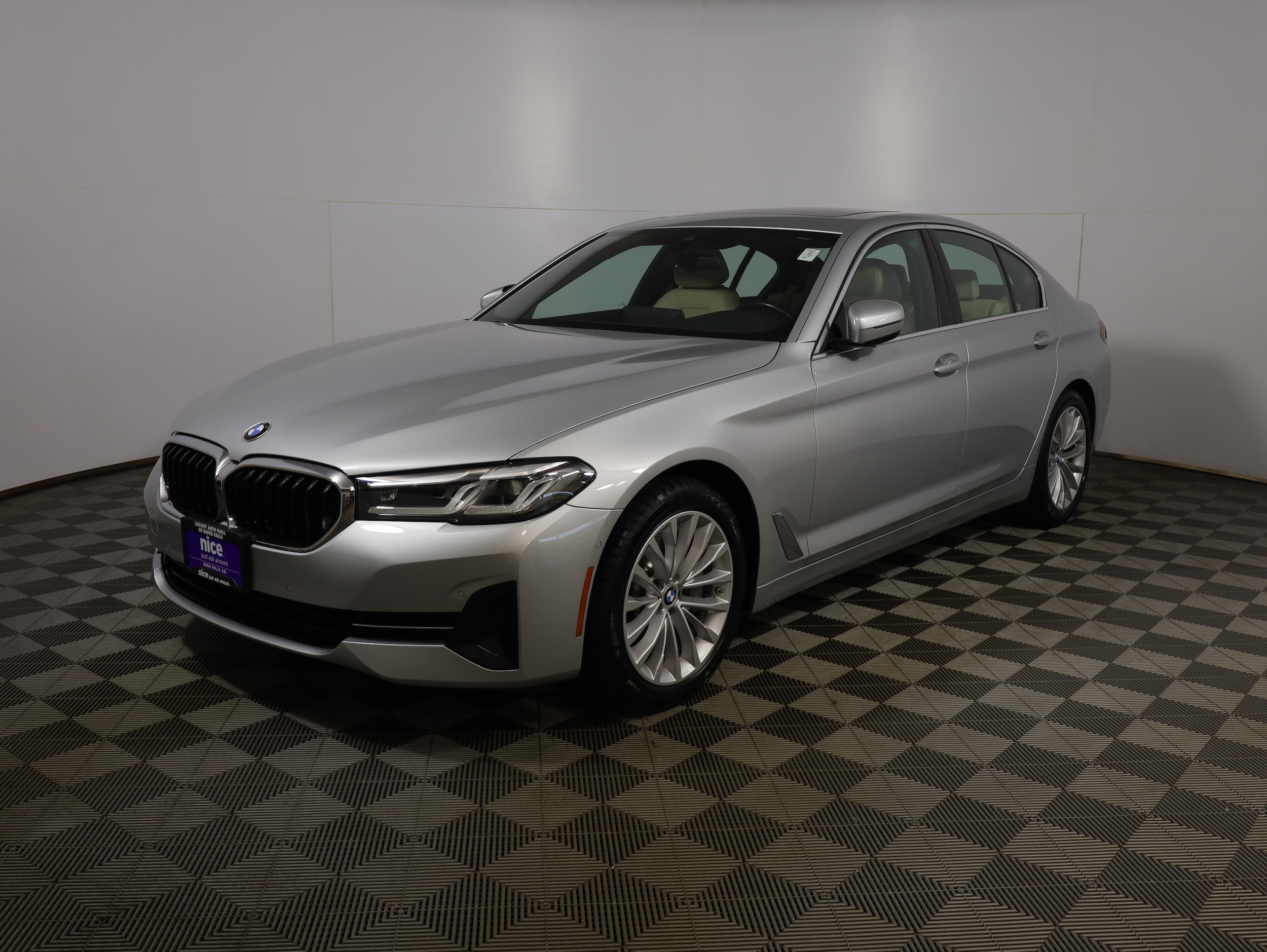 2021 BMW 5 Series 530i xDrive Sedan's photo